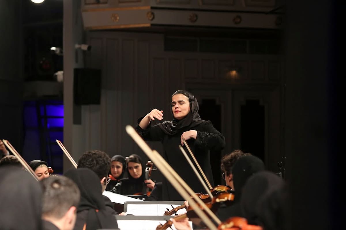 Paniz Faryousefi, directora de orquesta iraní