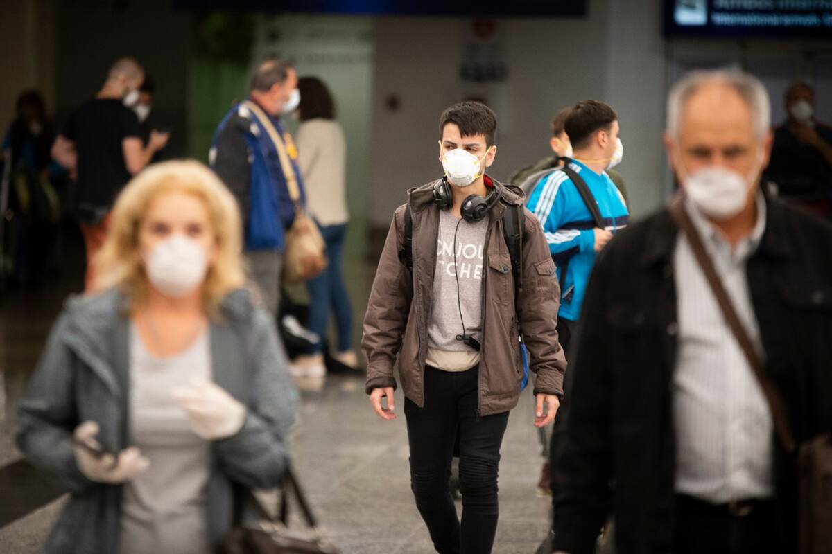 Panorama que presentaba hoy a la madrugada el aeropuerto de Ezeiza, llegaron vuelos de Cuba y España