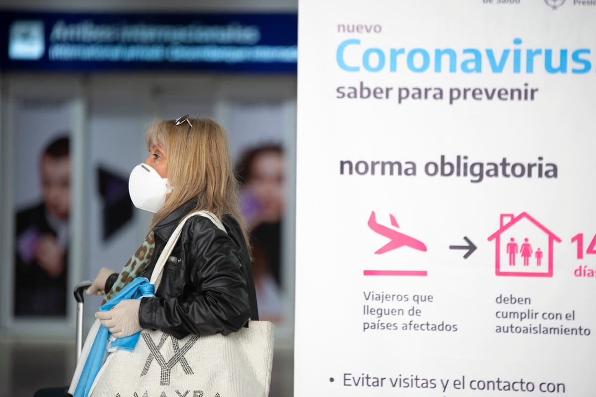 Panorama que presentaba hoy a la madrugada el aeropuerto de Ezeiza, llegaron vuelos de Cuba y España