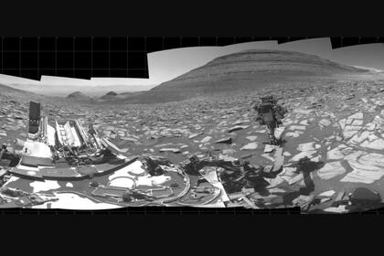 Panorámica del monte Sharp tomada por el rover Curiosity de la NASA. Casi sin aire, con una latitud térmica de entre 20 y -225 grados Celsius y bañado por radiación ionizante y UV, el planeta rojo está lejos de poder albergar a humanidad
