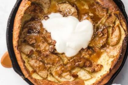 Panqueque Baby Dutch con salsa de caramelo.