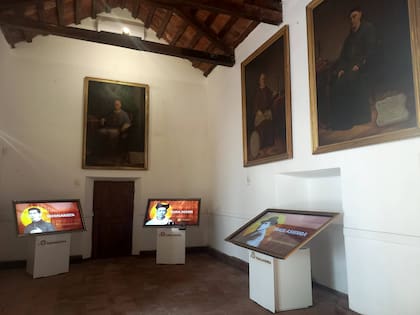 Pantallas interactivas para explorar la vida de Brochero en el Centro de Interpretación Tecnológico, ciudad de Córdoba.