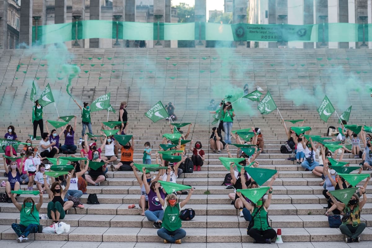 Pañuelazo por el aborto en el Monumento a la Bandera, en Rosario