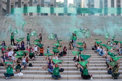 Pañuelazo por el aborto en el Monumento a la Bandera, en Rosario