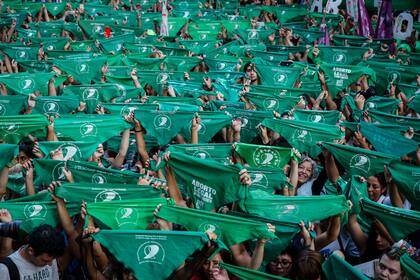 Pañuelos verdes en una de las marchas a favor del proyecto de ley, abril de este año