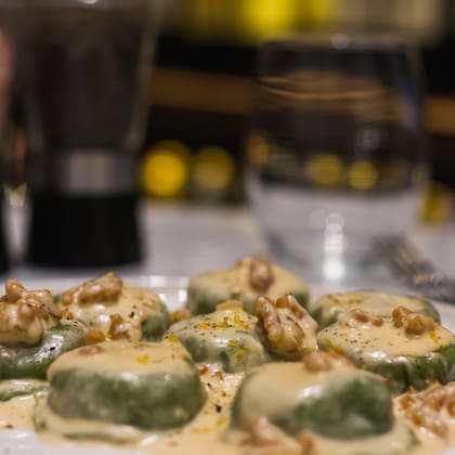 Panzotti di Zucca: pasta rellena de calabaza, almendra y ricota cremosa con queso mascarpone, nueces y ralladura de limón.