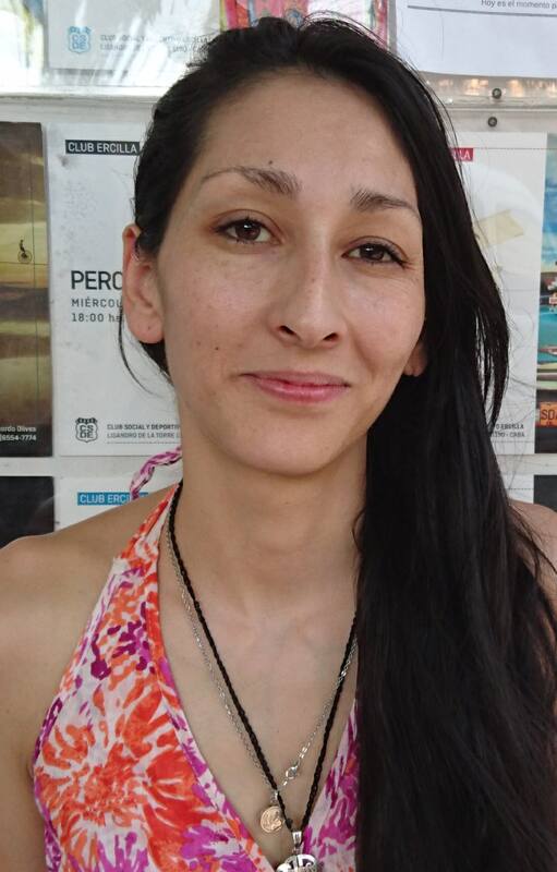 Paola Acuña se enteró que tenía VIH cuando estaba embarazada. Años después y con su tratamiento encaminado, eligió tener otro. Ninguno de sus hijos es VIH y no fue una decisión peligrosa. Ahora lucha por los derechos de las personas que viven con el virus y quiere sacar el estigma de las madres posi