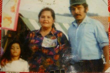 Paola con sus padres: Matilde y Arturo