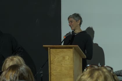 Paola Feher, hija de Elsa, viajó especialmente a nuestro país para asistir a la inauguración.