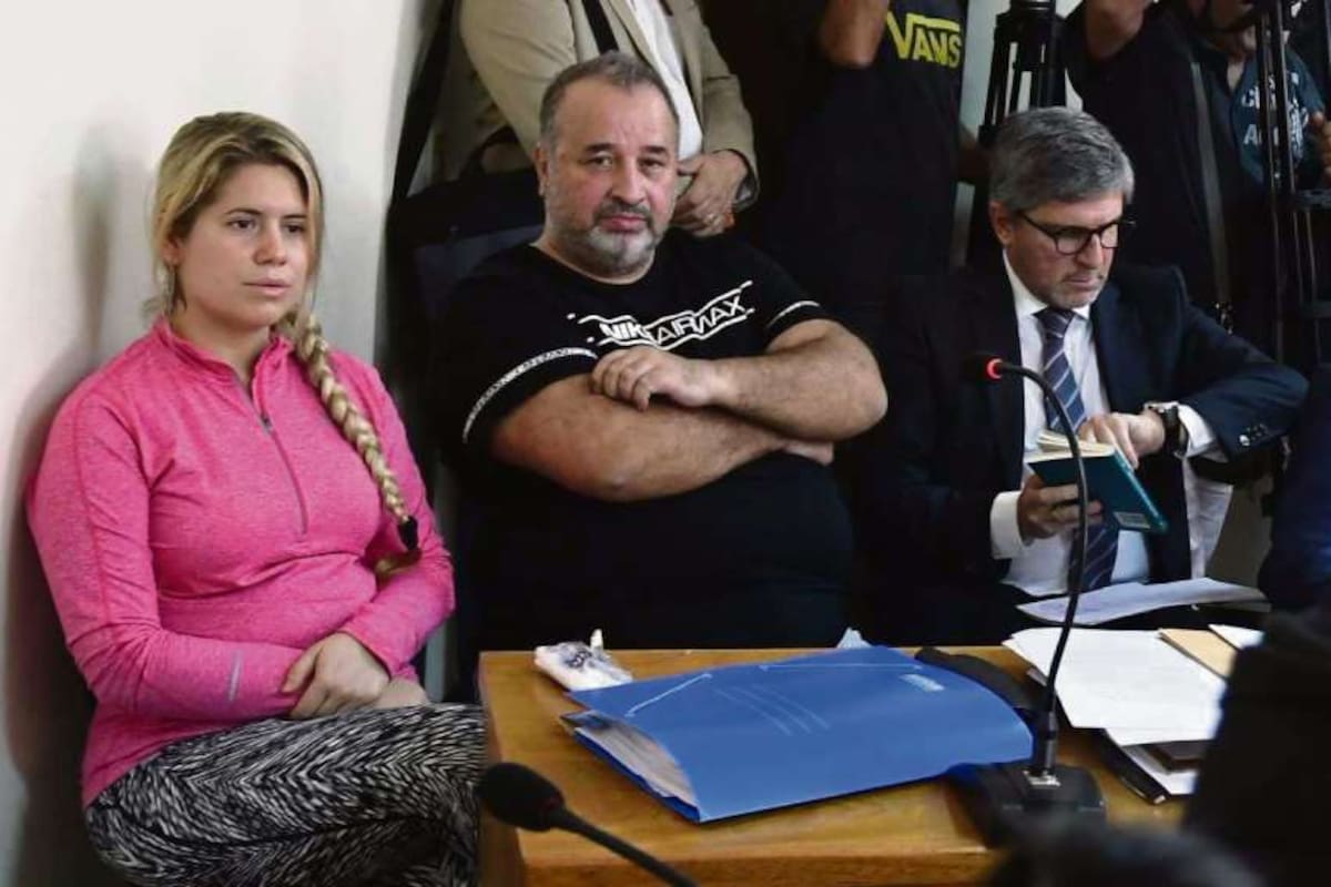 Paola Fiege y Marcelo Balcedo, ayer, en los tribunales uruguayos