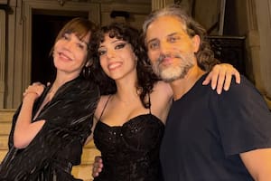 Paola Krum y Joaquín Furriel acompañaron a su hija Eloisa en su egreso del secundario (Foto: Instagram @elofurriel_)