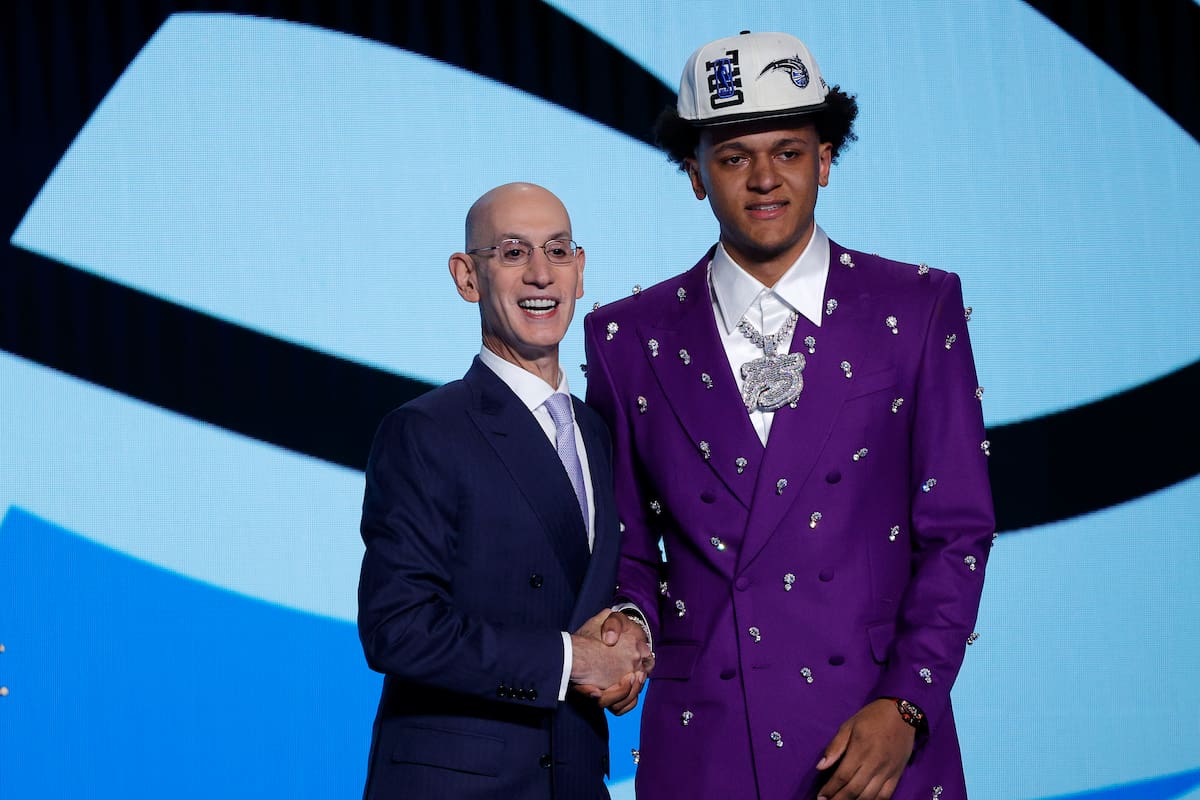 Paolo Banchero fue el primer prospecto en darle la mano a Adam Silver