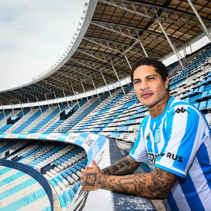 Paolo Guerrero, nuevo refuerzo de Racing, en el Cilindro de Avellaneda