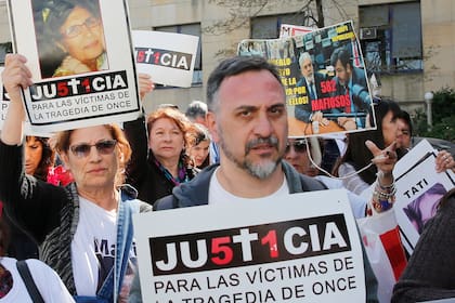 Los familiares de las víctimas de Once repudiaron el fallo que beneficia a Schiavi.