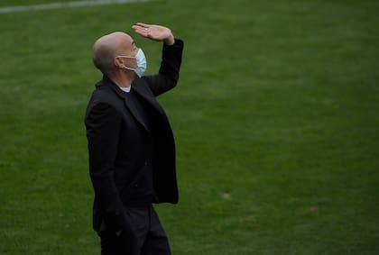 Paolo Montero parece atrapado en el círculo de negativdad de San Lorenzo; tres derrotas consecutivas condicionan su trabajo