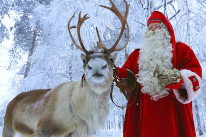 Desde la década de 1980, Papá Noel tiene su residencia oficial en Finlandia. El entrañable personaje tiene su ciudad natal y su oficina en Rovaniemi, la capital de Laponia, una localidad ubicada al norte del país de europeo