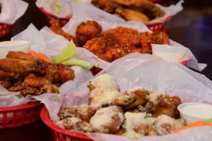 Papa Bees, de Longwood, se especializa en alitas de pollo y funciona hace más de tres décadas