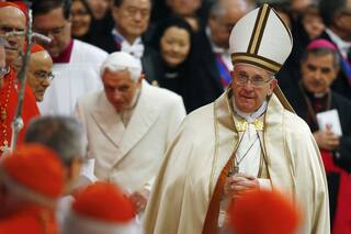 Cómo afectará la muerte de Benedicto al pontificado de Francisco