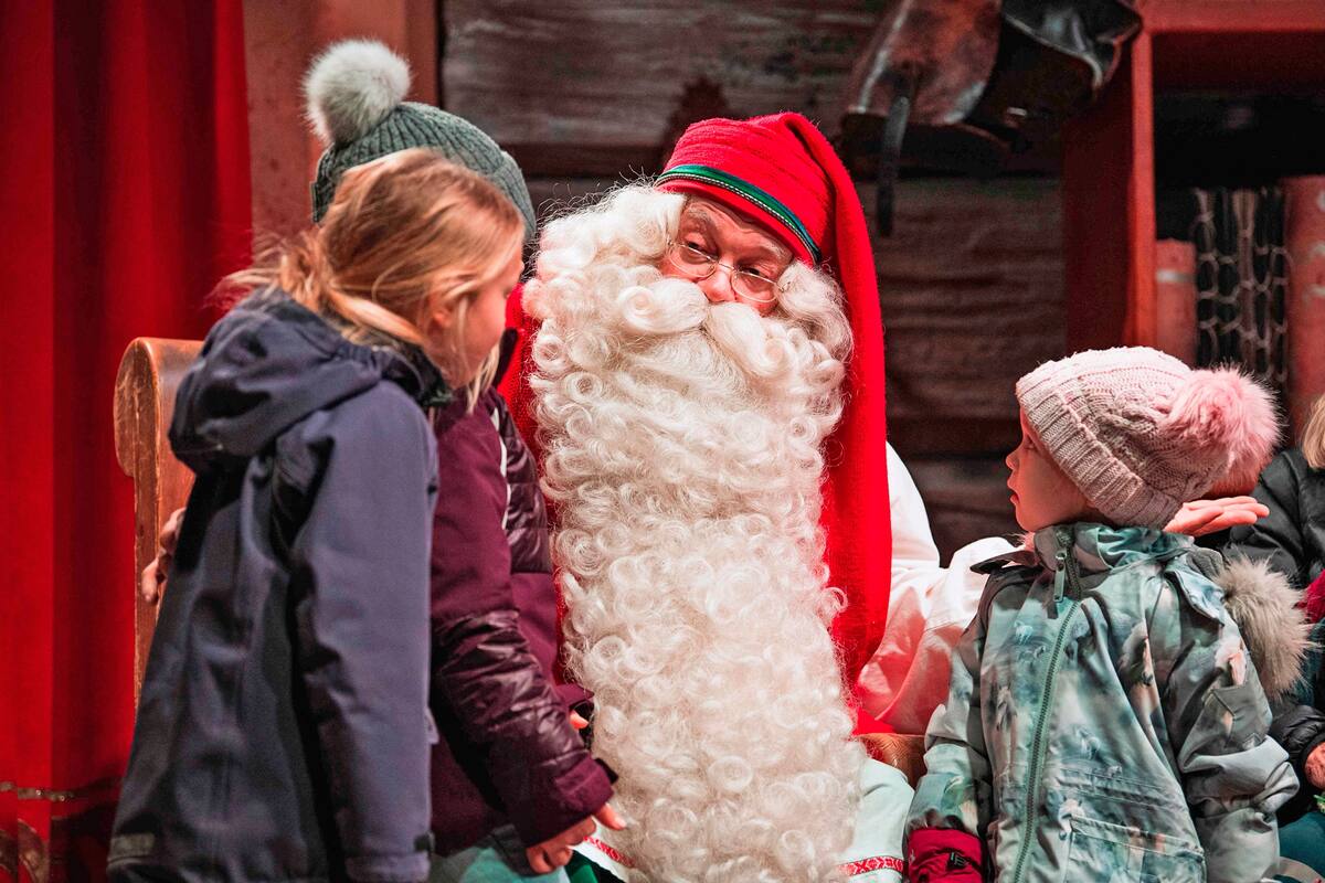 Papa Noel saluda desde su casa en Finlandia