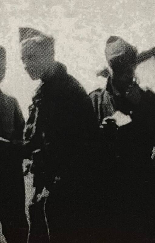 Paparella con sus compañeros en el campo de prisioneros de Argelia, c. 1944