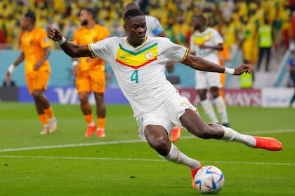 Pape Abdou Cissé se mantendrá en la zaga central de Senegal; el equipo africano debe ganar para seguir soñando