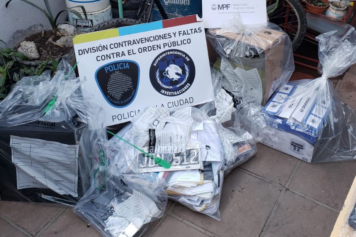 Papeles, sellos y patentes secuestradas a "La señora del Registro"