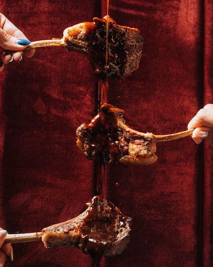 Papi Steak es el restaurante selecto que eligió Anto Roccuzzo y Leo Messi para cenar el pasado sábado. Sus opciones estrella son sus platos de carne vacuna
