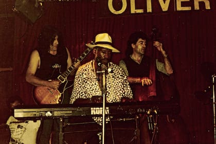 Pappo con Taj Mahal.