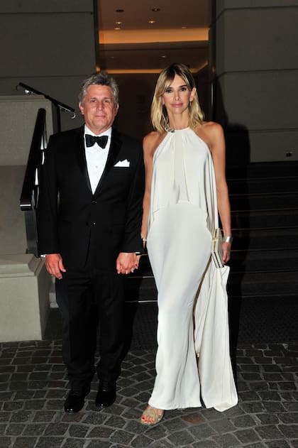 Pappo Roca y Vicky Fariña (llevó un vestido con apliques joya y capa de Monique Lhuillier, y zapatos Stuart Weitzman).