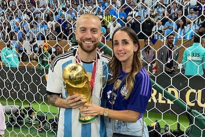 Papu Gómez festeja la Copa del Mundo en el estadio Lusail de Qatar