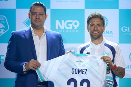 Papu Gómez fue presentado como nuevo jugador de Forte Virtus hace menos de una semana