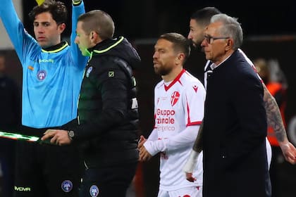 Papu Gómez ingresa durante el partido de Padova y deja atrás una suspensión de dos años por doping