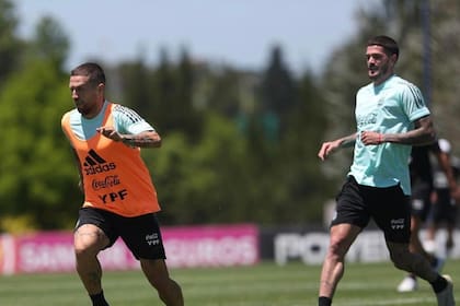Papu Gómez y Rodrigo De Paul charlan desde sus respectivas ciudades. Crédito: Instagram