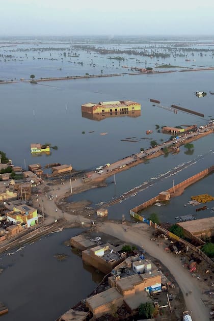 En fotos: impactantes imágenes de las inundaciones en Paquistán, un tercio del país está bajo el agua y hay 1130 muertos