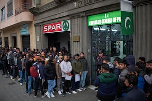 La regularización de inmigrantes culmina con cifras que superan las previsiones iniciales