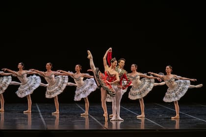 "Paquita", en versión de Luis Ortigoza, con Ayelén Sánchez y Facundo Luqui, abrió el Programa mixto de ballet que anoche se estrenó en el Teatro Colón