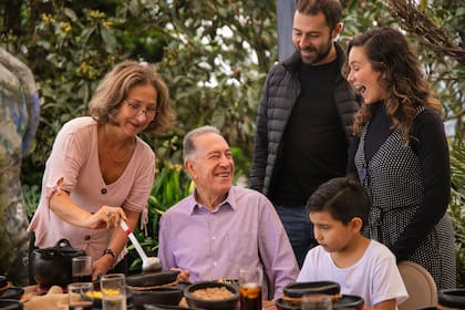 Para 2030, todos los “baby boomers” tendrán 65 años o más. Sin embargo, como no se les presta suficiente atención a los cuidadores de ancianos, esto va a ser un problema en aumento, detallan los expertos. (Canva)