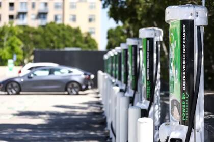 Para 2035 todos los vehículos que se vendan en California tendrán que ser eléctricos o híbridos enchufables.