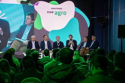 "Para abordar la necesidad cada vez más urgente de que los sistemas agrícolas se adapten a los desafíos climáticos que afectan a los suelos, los rendimientos y, en consecuencia, la rentabilidad, LDC tiene un rol estratégico debido a su proximidad a los productores, para impulsar la adopción de prácticas que ayuden a producir bienes agrícolas de manera más sustentable”, explicó Blanchard