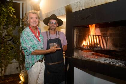Para agasajar a sus invitados, los amigos de Pancho se encargaron de preparar un asado. Las entradas estuvieron a cargo del chef Martín Klaric de restaurant The Lab ubicado en la Juanita.