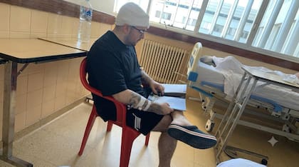 Para Agustín, ese diagnóstico marcó el inicio de un antes y un después: un camino de seis meses entre estudios profundos, resonancias magnéticas, evaluaciones funcionales y una preparación física y emocional constante hasta llegar al día de la cirugía.