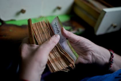 Para ahorrar en familia es vital analizar los ingresos y gastos