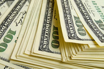 Para algunos expertos el dólar es una inversión más segura que las Lebac