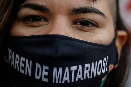 Para algunos sectores del feminismo, a las mujeres se las ataca por su sexo, no por su género.