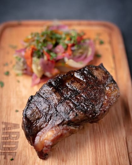 Para amantes de los fuegos y de una mesa bien servida, Arde promete en Villa Urquiza