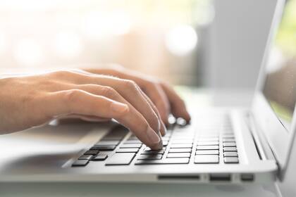 Para aplicar a la posición, es necesario enviar el postulación acompañada del curriculum vitae
