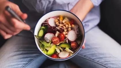 Para aumentar de peso, debe ingerir más calorías de las que gasta, pero la dieta debe ser saludable