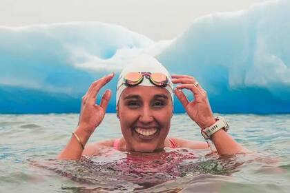 Para Bárbara, nadar en aguas abiertas -y a menudo gélidas- "es una sensación súper loca, como muy difícil de describir"