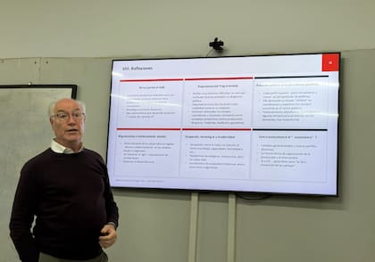 Para Bisang, ese cambio de paradigma ya está funcionando, pero podría funcionar mucho más potentemente si se despejaran algunas incógnitas macro, otras institucionales y se consensuara algunos temas centrales