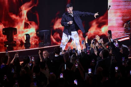 Para comenzar de forma monumental este nuevo año, Duki subió por primera vez al escenario de la Quinta Vergara, en la anteúltima noche del legendario Festival de Viña del Mar